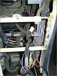 Поиск нужного провода в косе проводки магнитолы Hyundai Coupe/Tiburon 96-01
