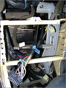 Провода магнитолы, уложенные в гофру - Hyundai Coupe/Tiburon 96-01